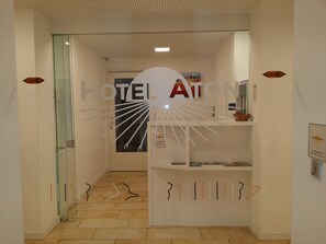 Reception - Hotel Aton (Graz)