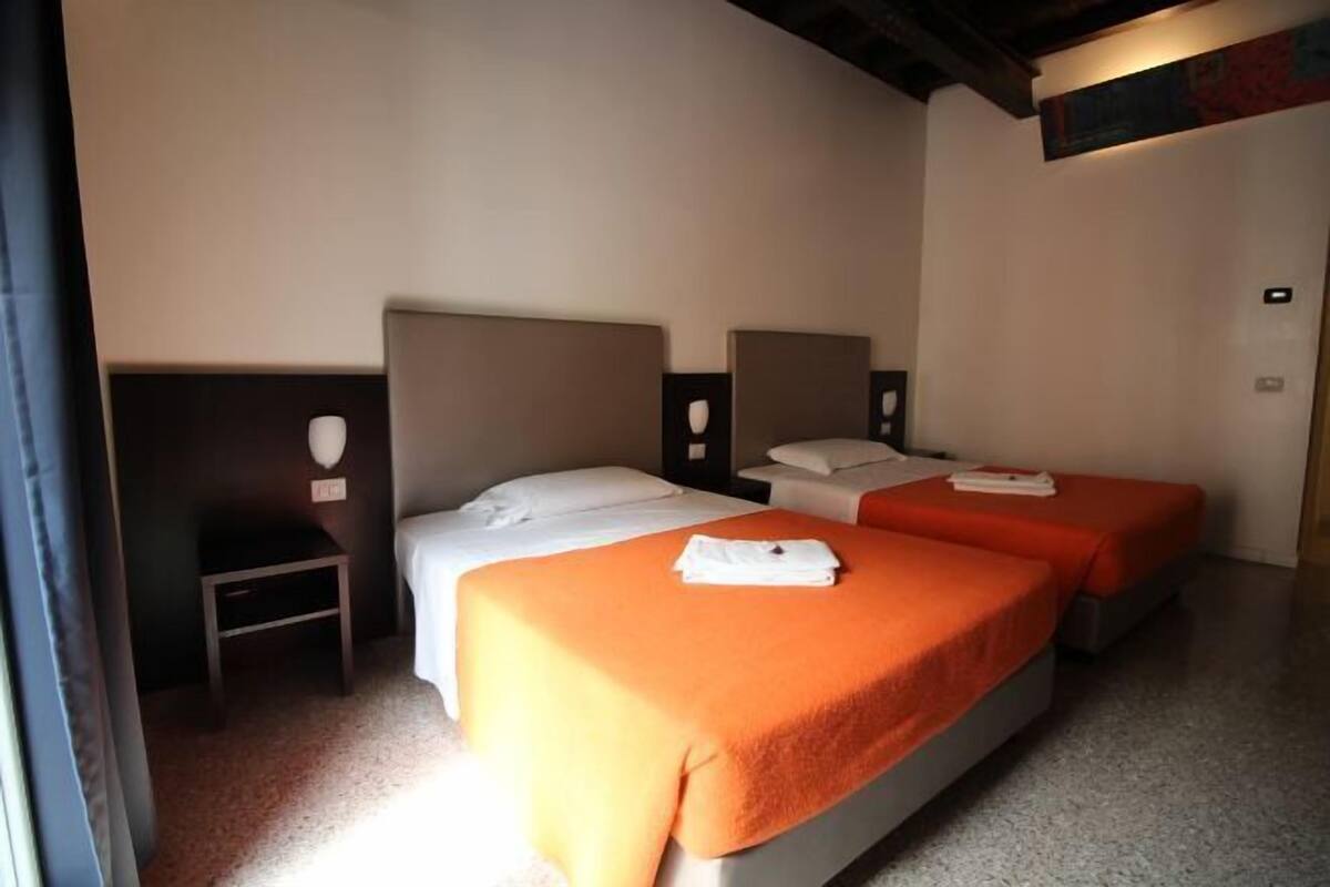 Wifi gratis y ropa de cama