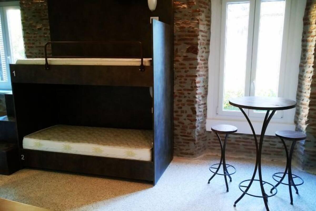 Wifi gratis y ropa de cama