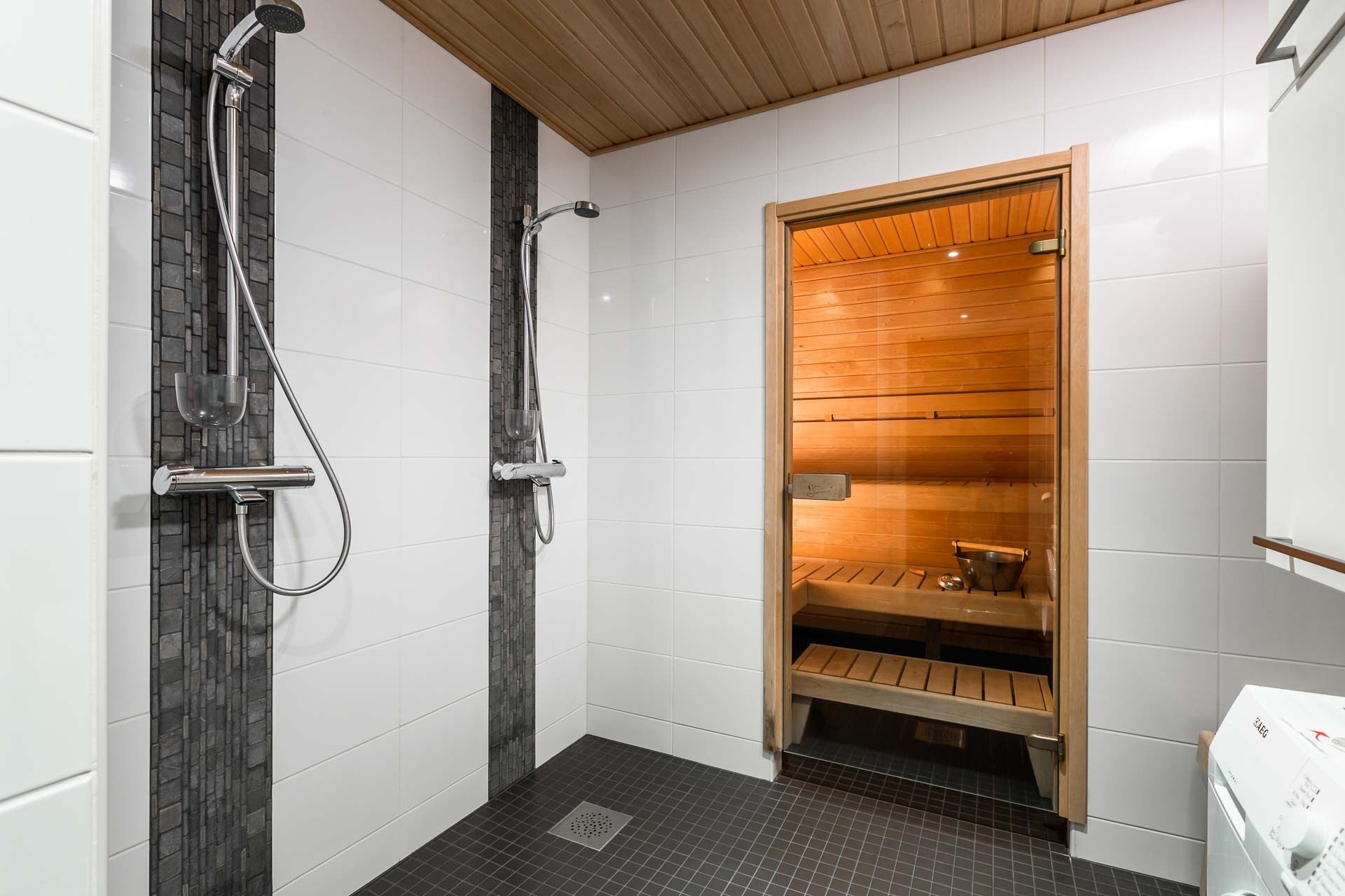 Comfort Villa, 2 Bedrooms, Sauna, Beachfront | Bathroom | Free toiletries, hair dryer, towels, soap