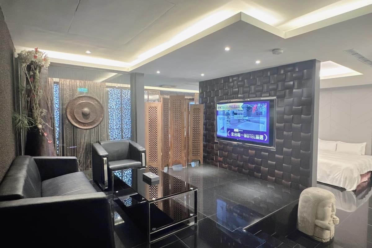 luxury double room (crystal) | blackout curtains, soundproofing, free wifi, bed sheets