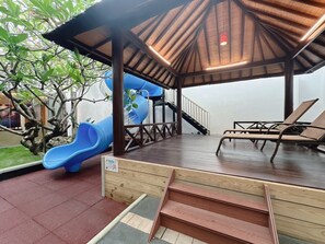 Presidential Quadruple Room | Blackout drapes, soundproofing, free WiFi, bed sheets - Orient Luxury Villa Motel (Huwei)