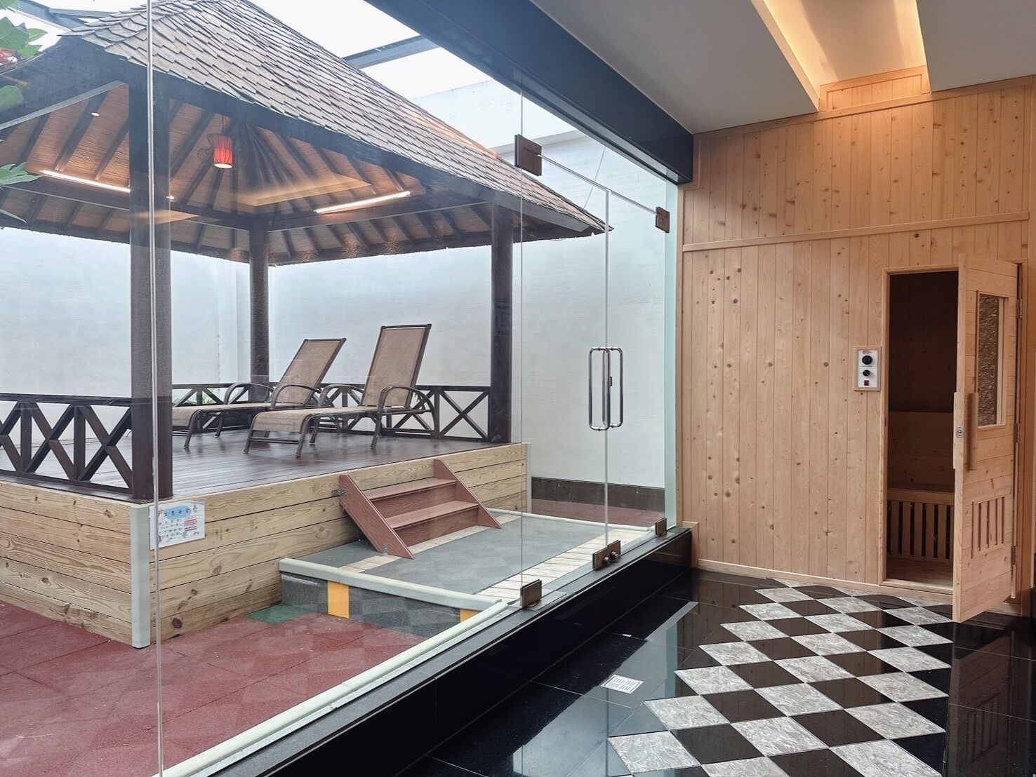 presidential quadruple room | blackout curtains, soundproofing, free wifi, bed sheets