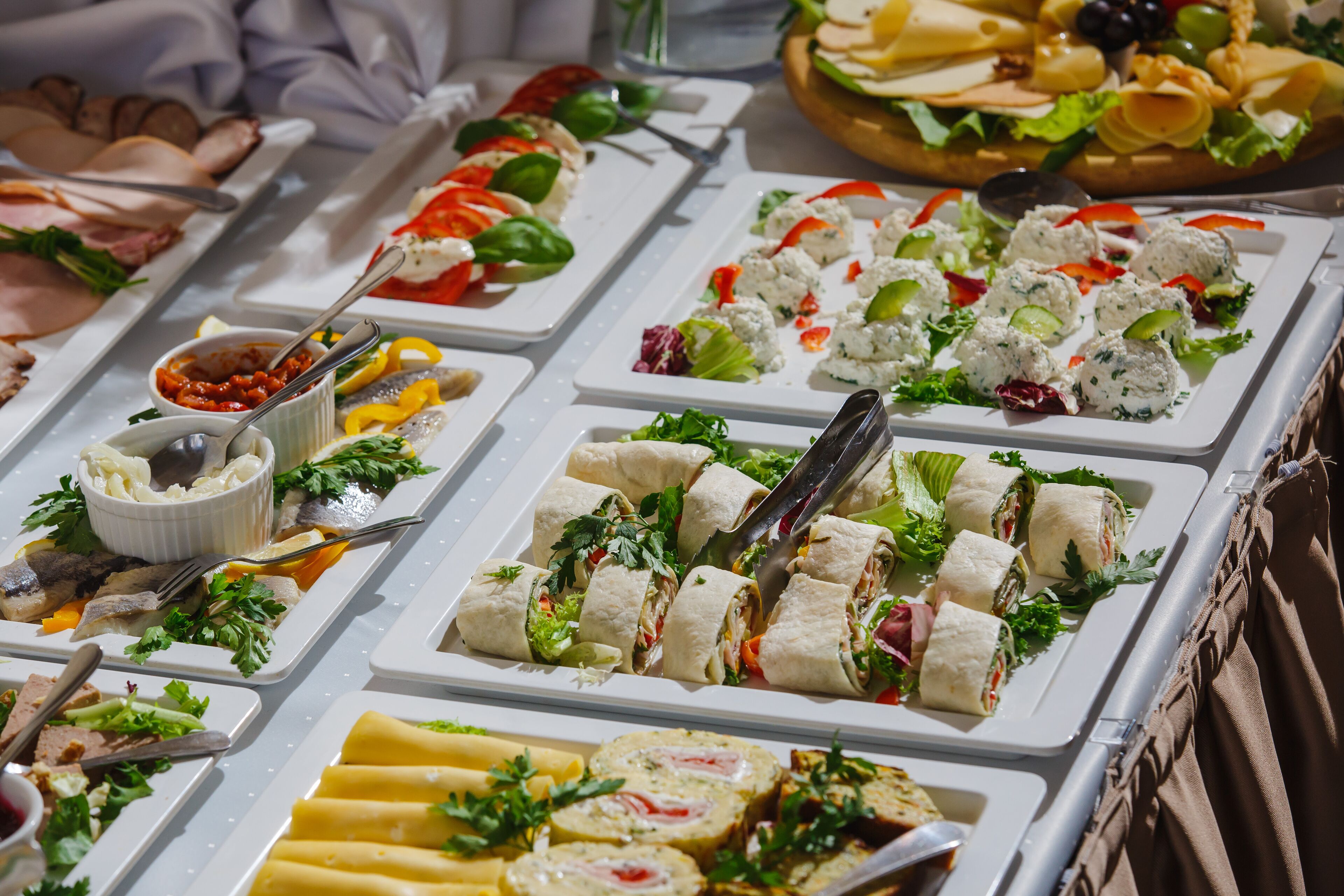 daily buffet breakfast (pln 40 per person)