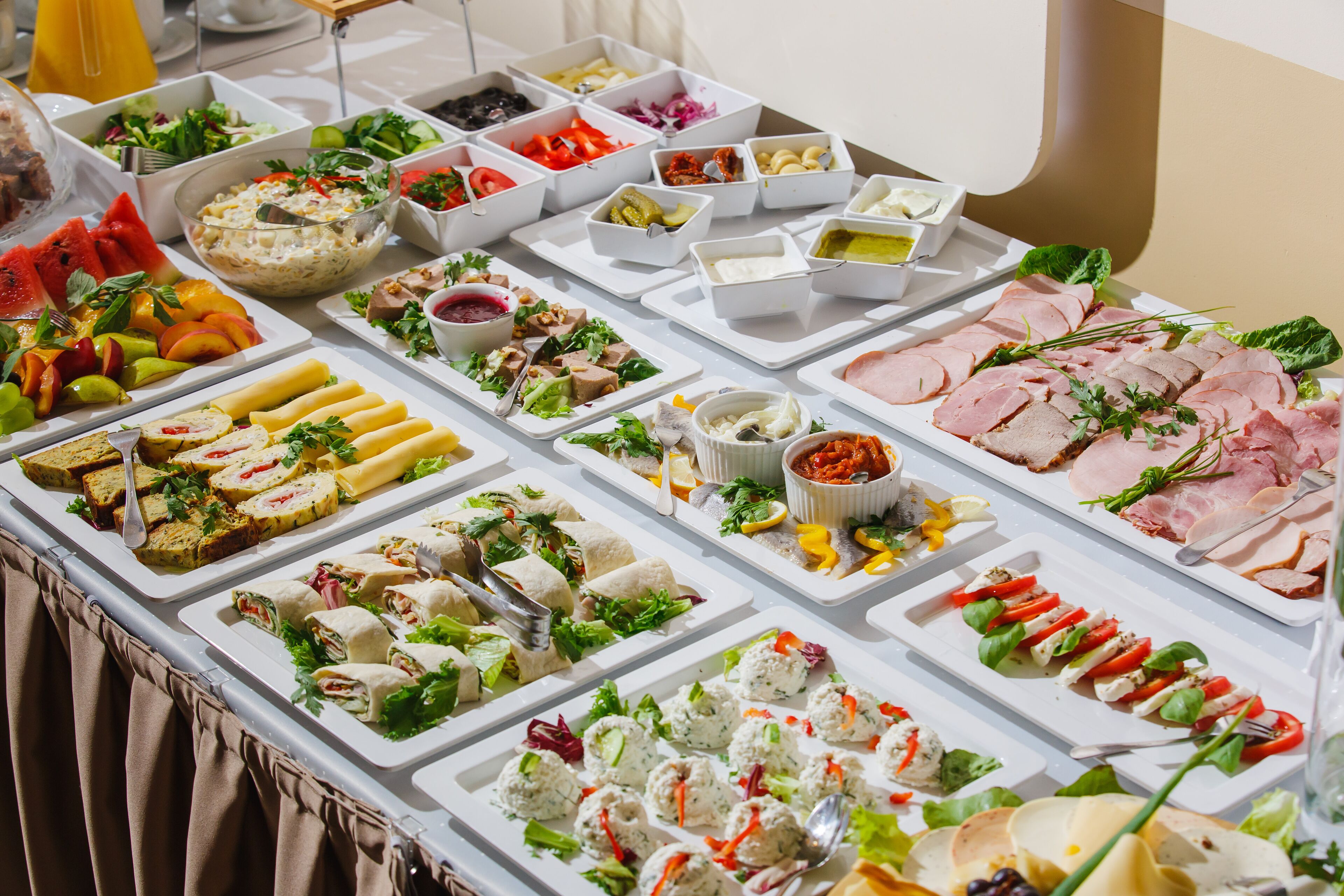 daily buffet breakfast (pln 40 per person)