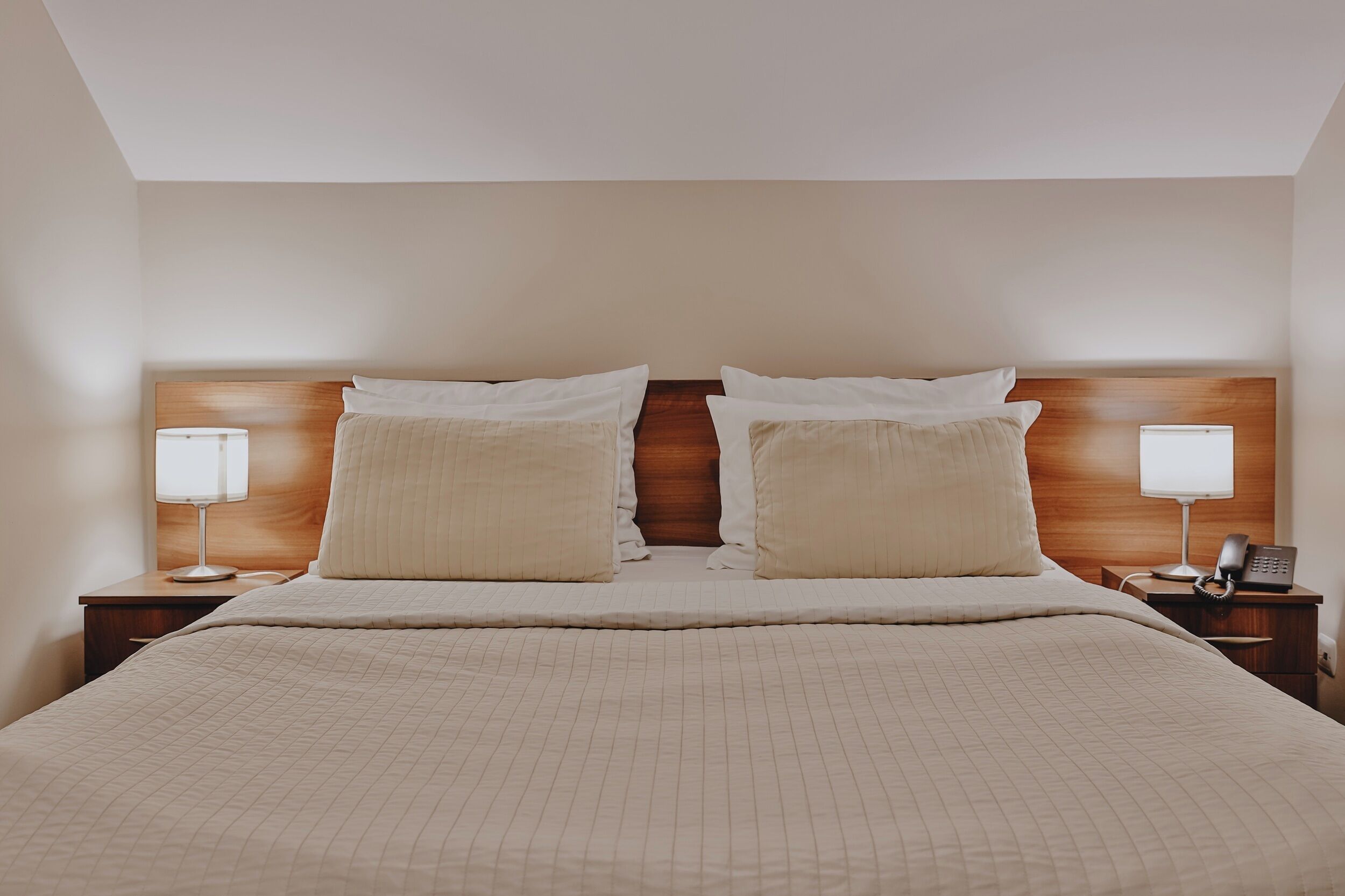Premium bedding, in-room safe, desk, iron/ironing board