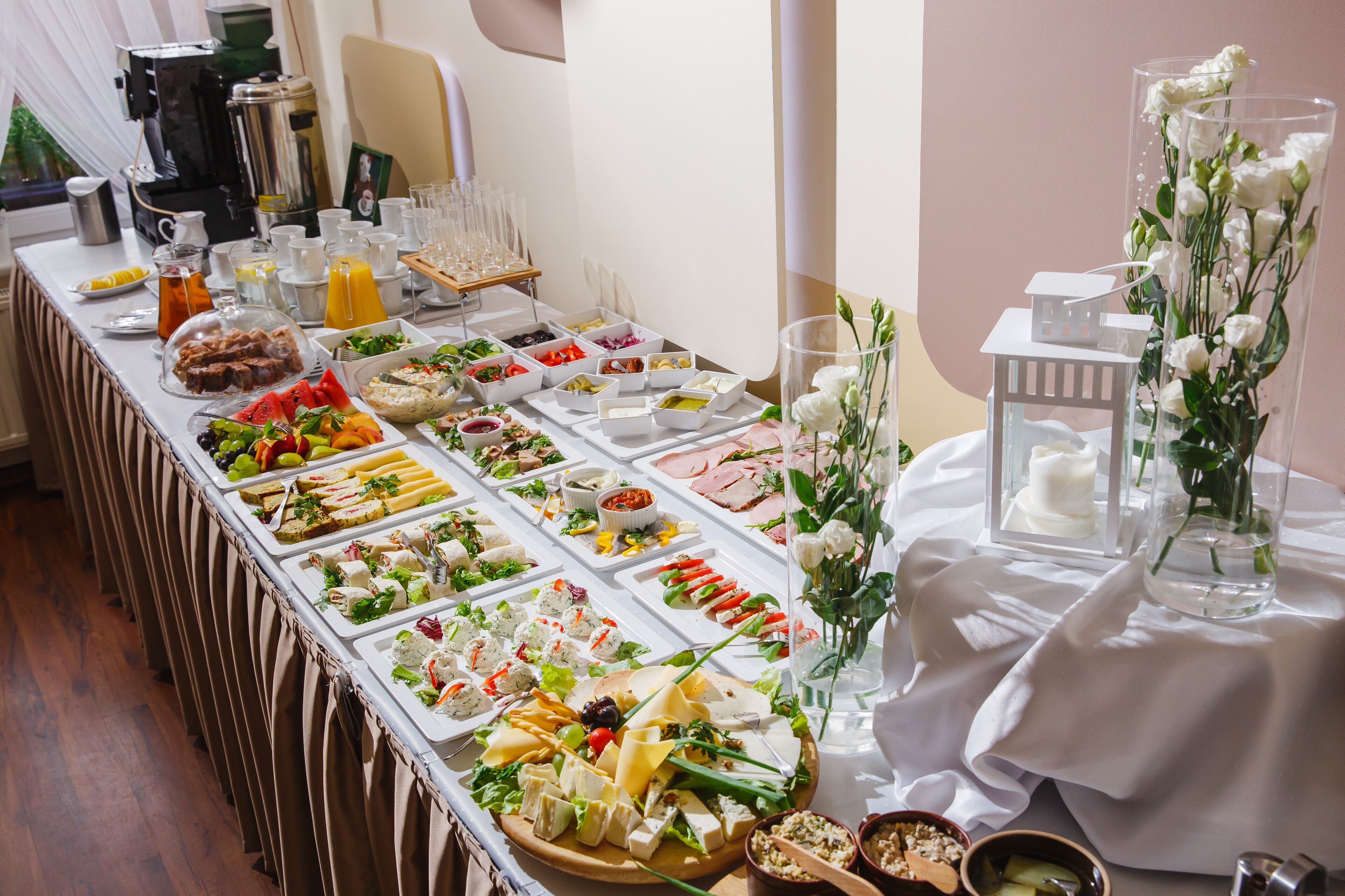 Daily buffet breakfast (PLN 40 per person)