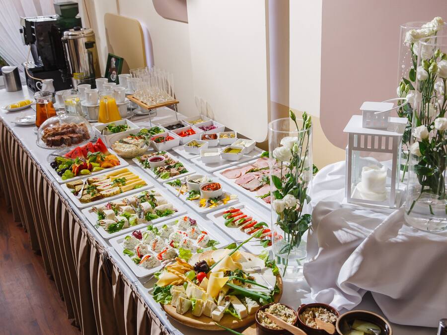 Desayuno buffet diario (PLN 40 por persona)