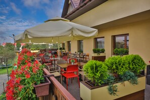 Breakfast, lunch, dinner served; local cuisine  - Hotel Kantoria (Tarnow)
