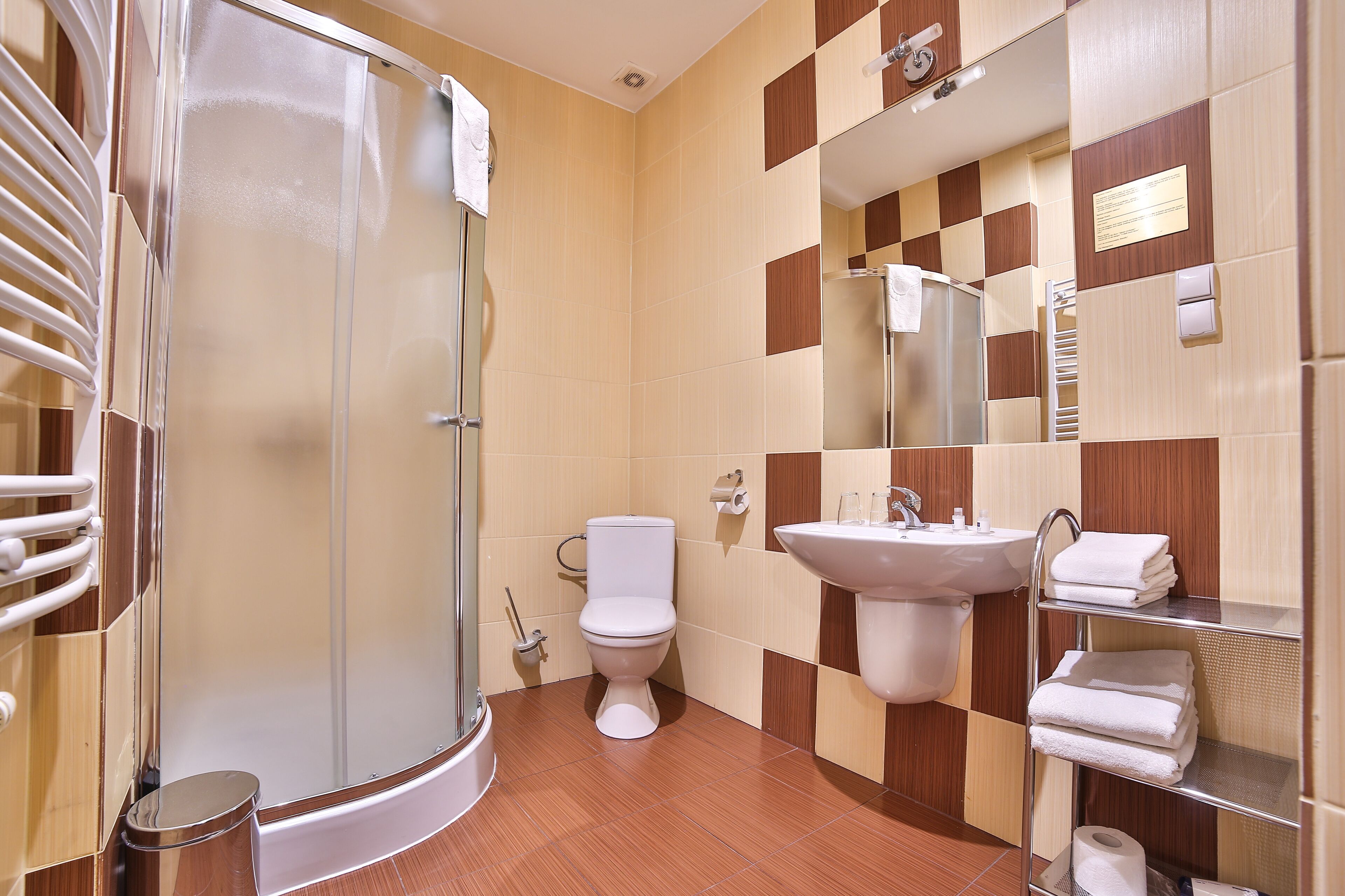 comfort double room | bathroom | shower, free toiletries, hair dryer, towels