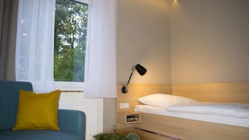 Comfort Single Room | Hypo-allergenic bedding, individually decorated, desk, blackout drapes