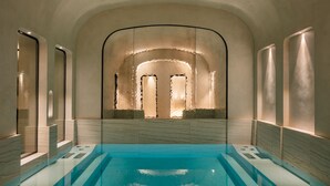 A spa area with a pool, arched ceiling, and marble walls. - Pavillon Faubourg Saint-Germain & Spa (Paris)