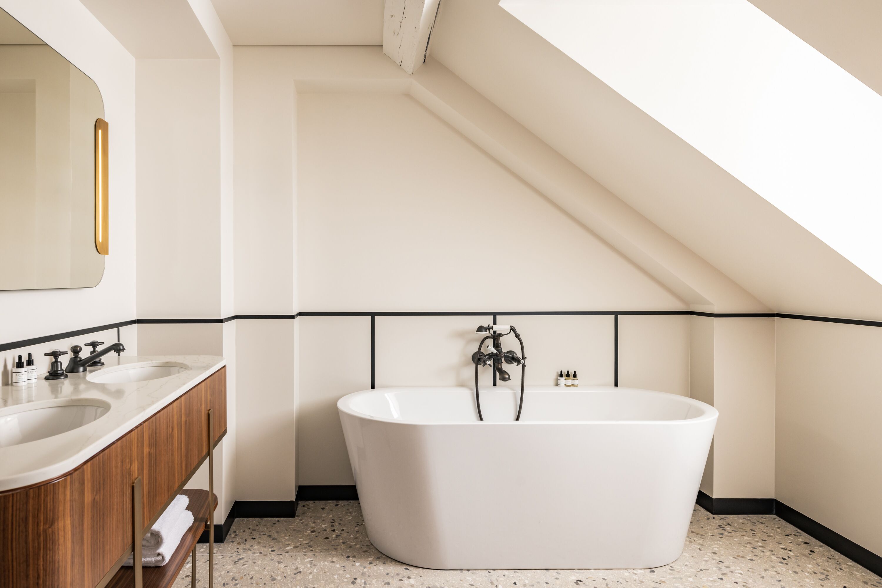 signature suite (james joyce) | bathroom | free toiletries, hair dryer, bathrobes, slippers