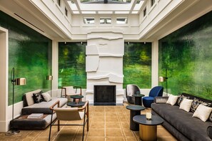 Sala de estar en el lobby