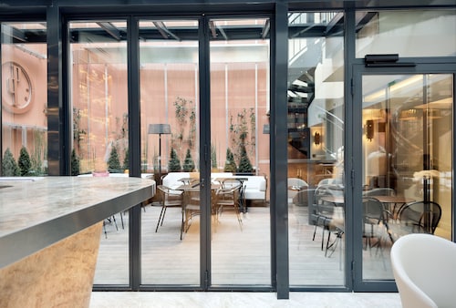 Perpetual Élysée Montaigne