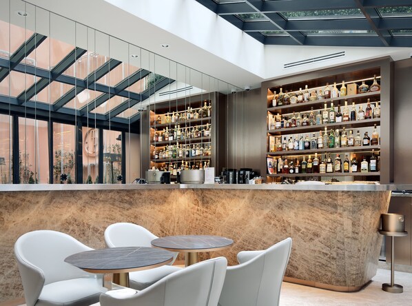 Bar (trong khuôn viên)