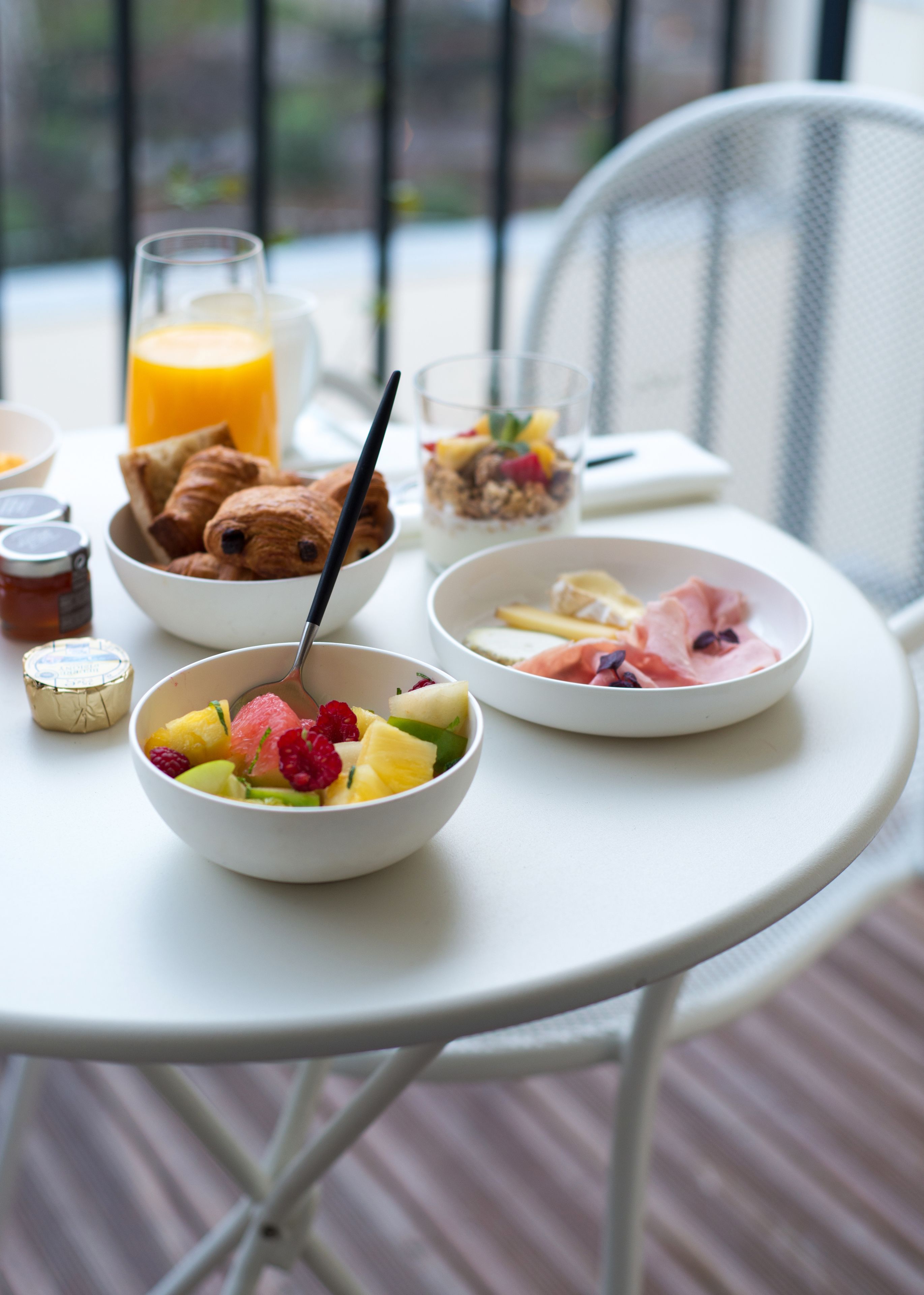 daily continental breakfast (eur 23 per person)
