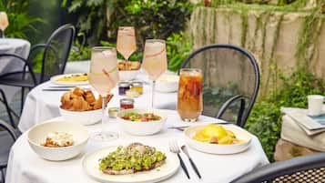 Daily continental breakfast (EUR 23 per person)