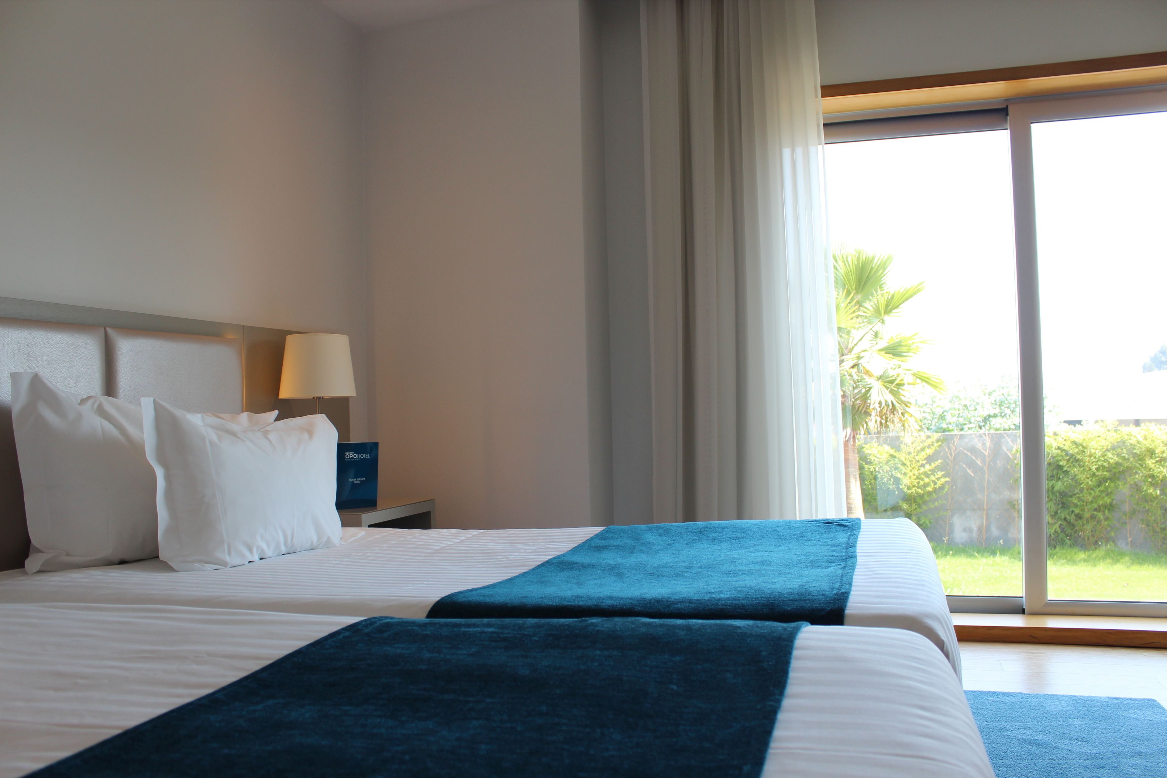 twin room | minibar, in-room safe, desk, soundproofing