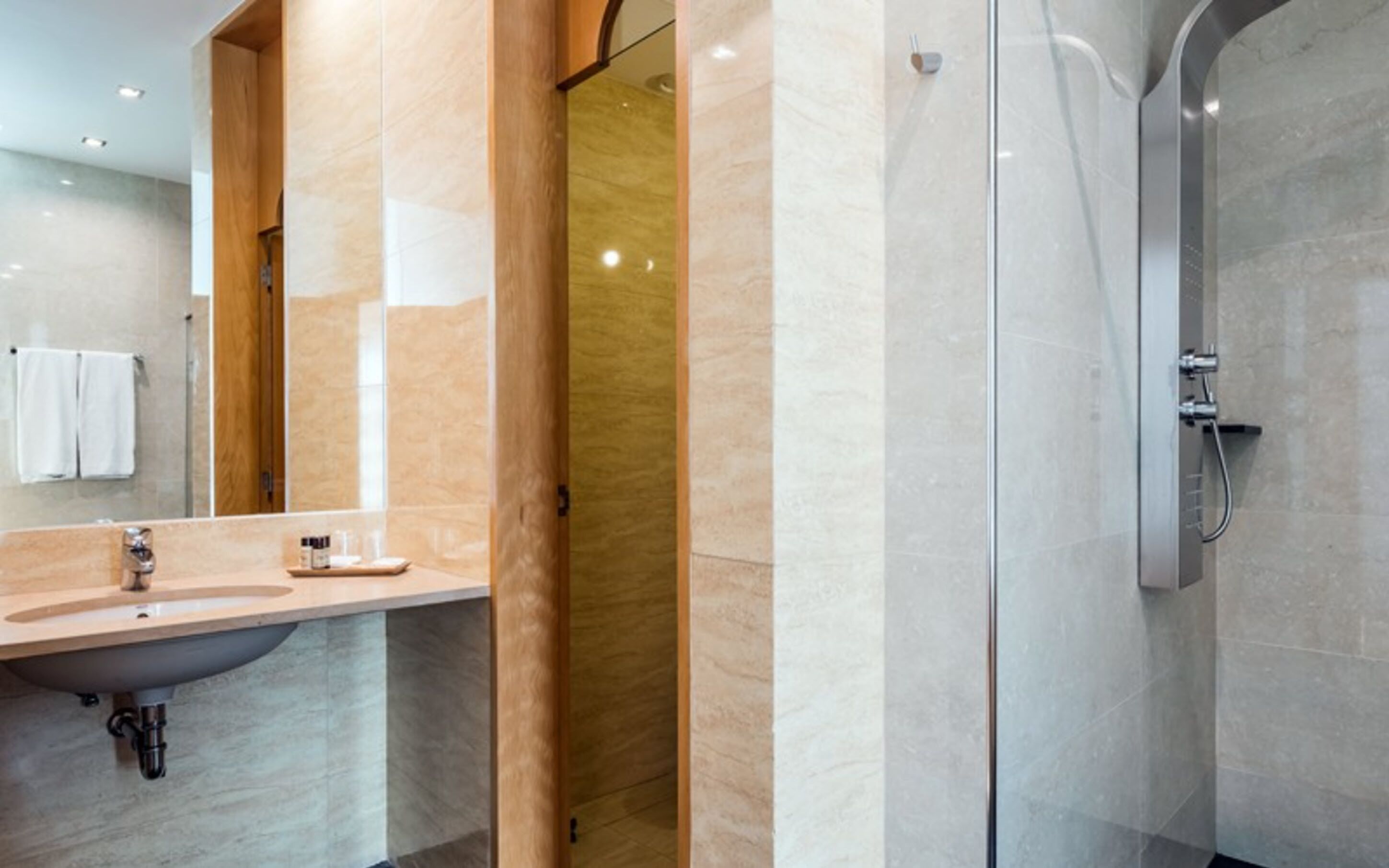 twin room | minibar, in-room safe, desk, soundproofing