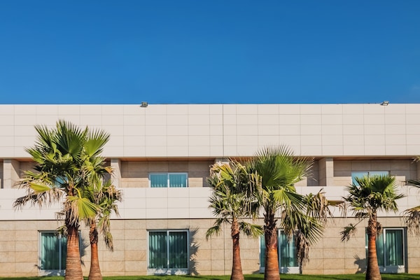 Vista frontal de la propiedad