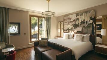 1 bedroom, hypo-allergenic bedding, down duvets, minibar