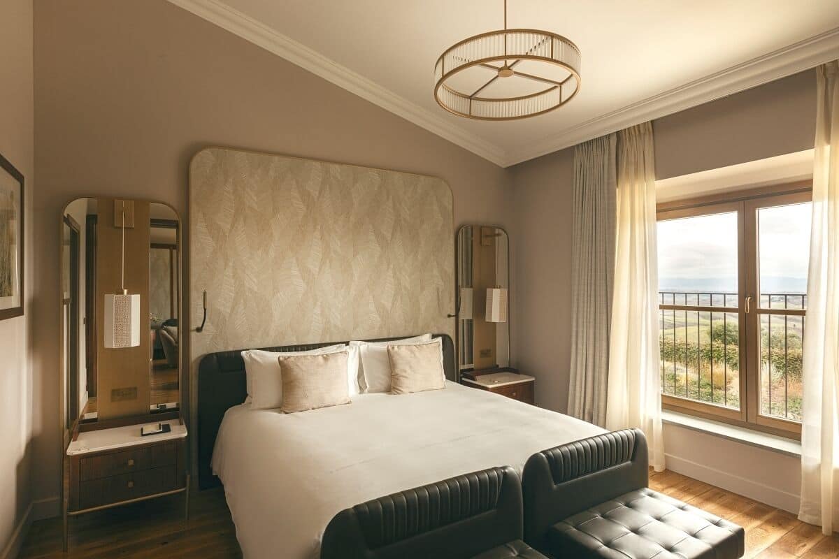 1 bedroom, hypo-allergenic bedding, down duvets, minibar