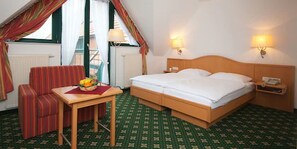 Desk, soundproofing, free WiFi, bed sheets - Etzhorner Krug (Oldenburg)
