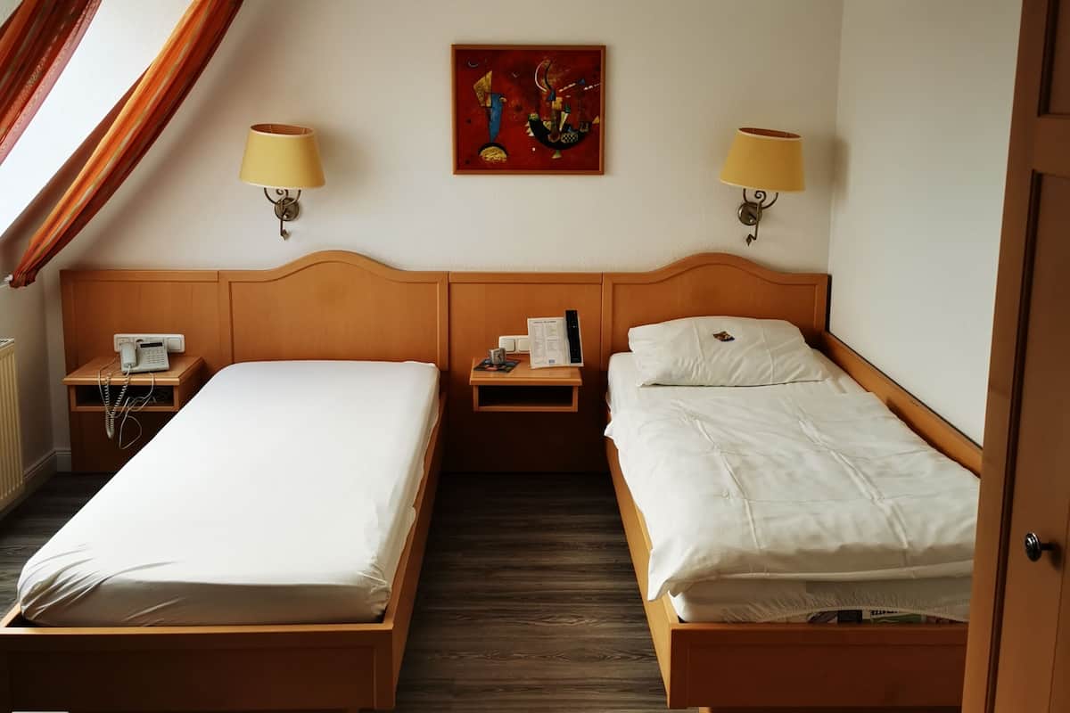Traditional Twin Room | Meja, kalis bunyi, Wi-fi percuma, cadar katil
