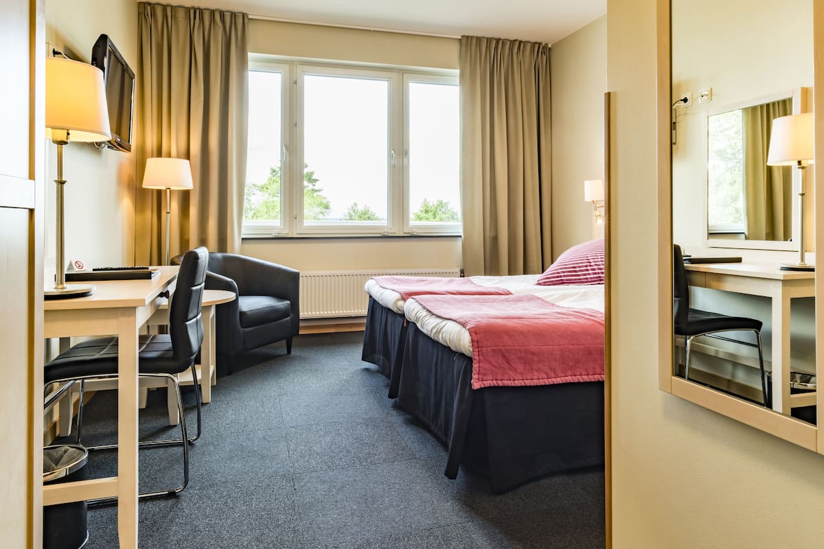 traditional double room, lake view | 1 bedroom, desk, blackout curtains, free wifi