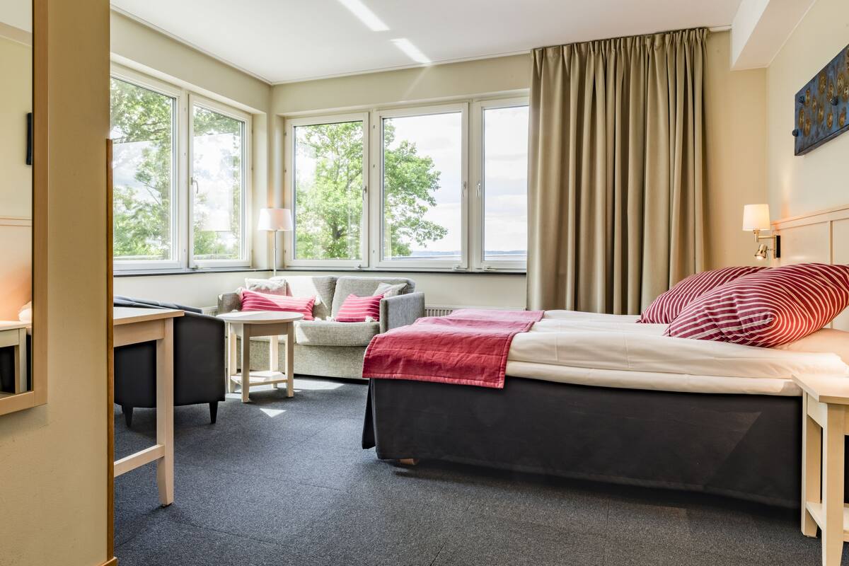 1 bedroom, desk, blackout curtains, free wifi