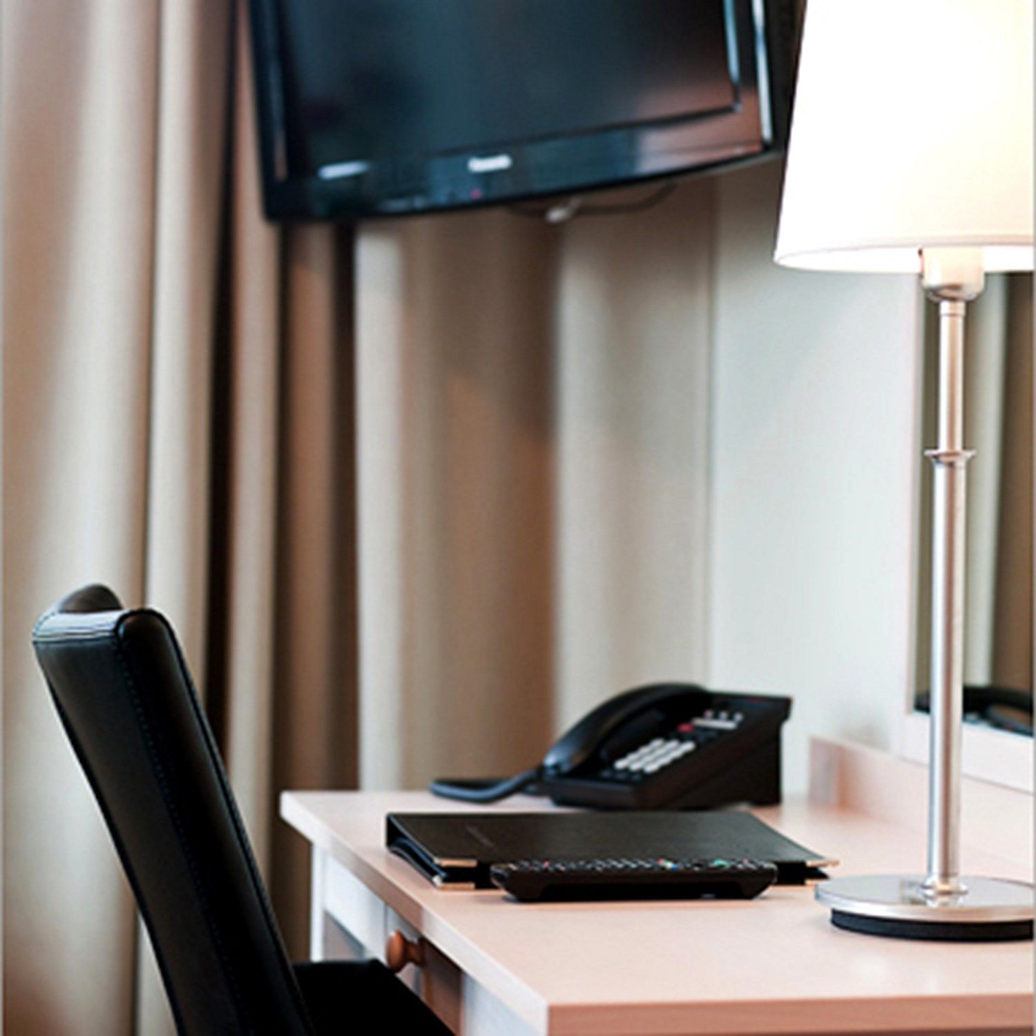 superior double room, lake view | room amenity