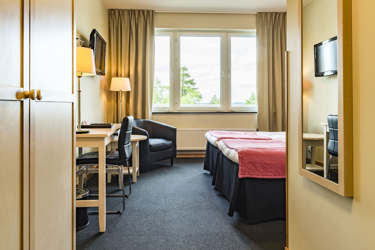 traditional double room | 1 bedroom, desk, blackout curtains, free wifi