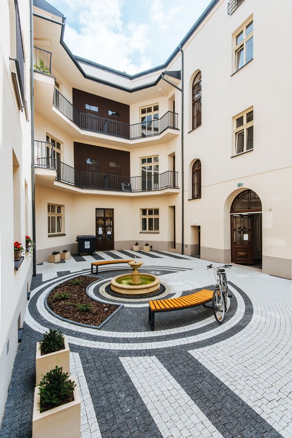 Studio, Private Bathroom ( 28 ) | Courtyard - EchoDom 8 Apartments Zygmunta Augusta (Kraków)