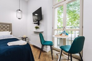 Studio, Private Bathroom ( 28 ) | Iron/ironing board, cribs/infant beds, free WiFi - EchoDom 8 Apartments Zygmunta Augusta (Kraków)