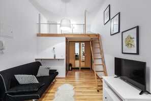 Studio | Iron/ironing board, cribs/infant beds, free WiFi - EchoDom 8 Apartments Zygmunta Augusta (Kraków)