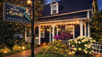 Breakfast and dinner served