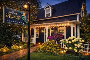 Breakfast and dinner served