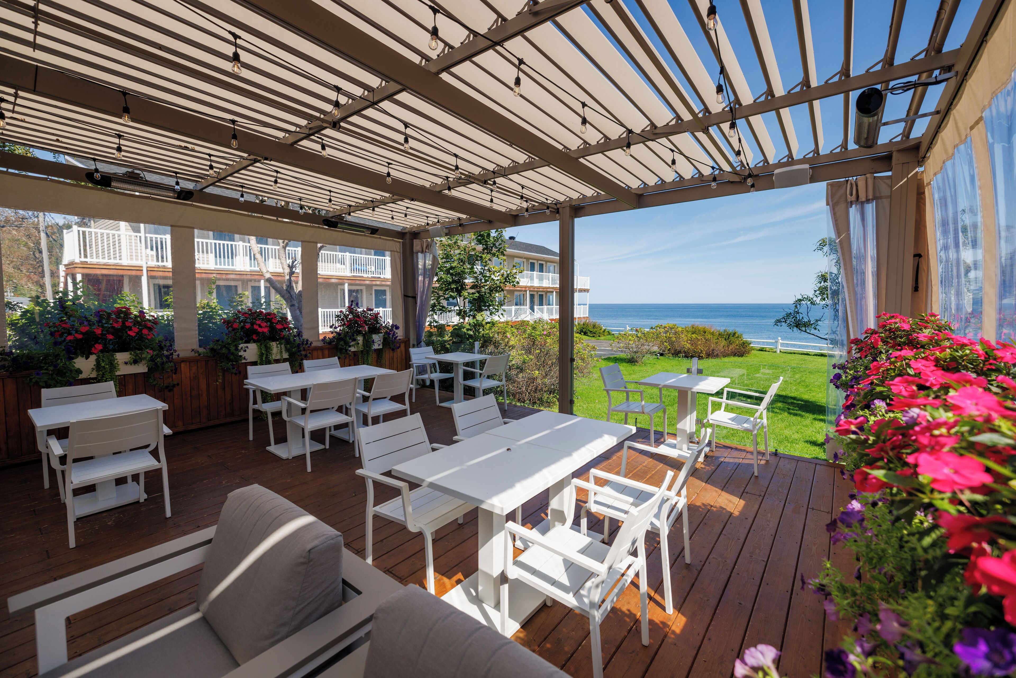 아침 식사 및 저녁 식사 제공