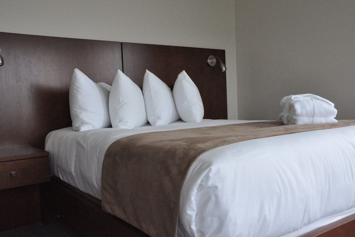 Premium bedding, iron/ironing board, cots/infant beds, rollaway beds
