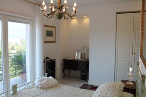 Frette Italian sheets, premium bedding, down comforters, pillowtop beds - B&B Grace L'Aquila (L'Aquila)