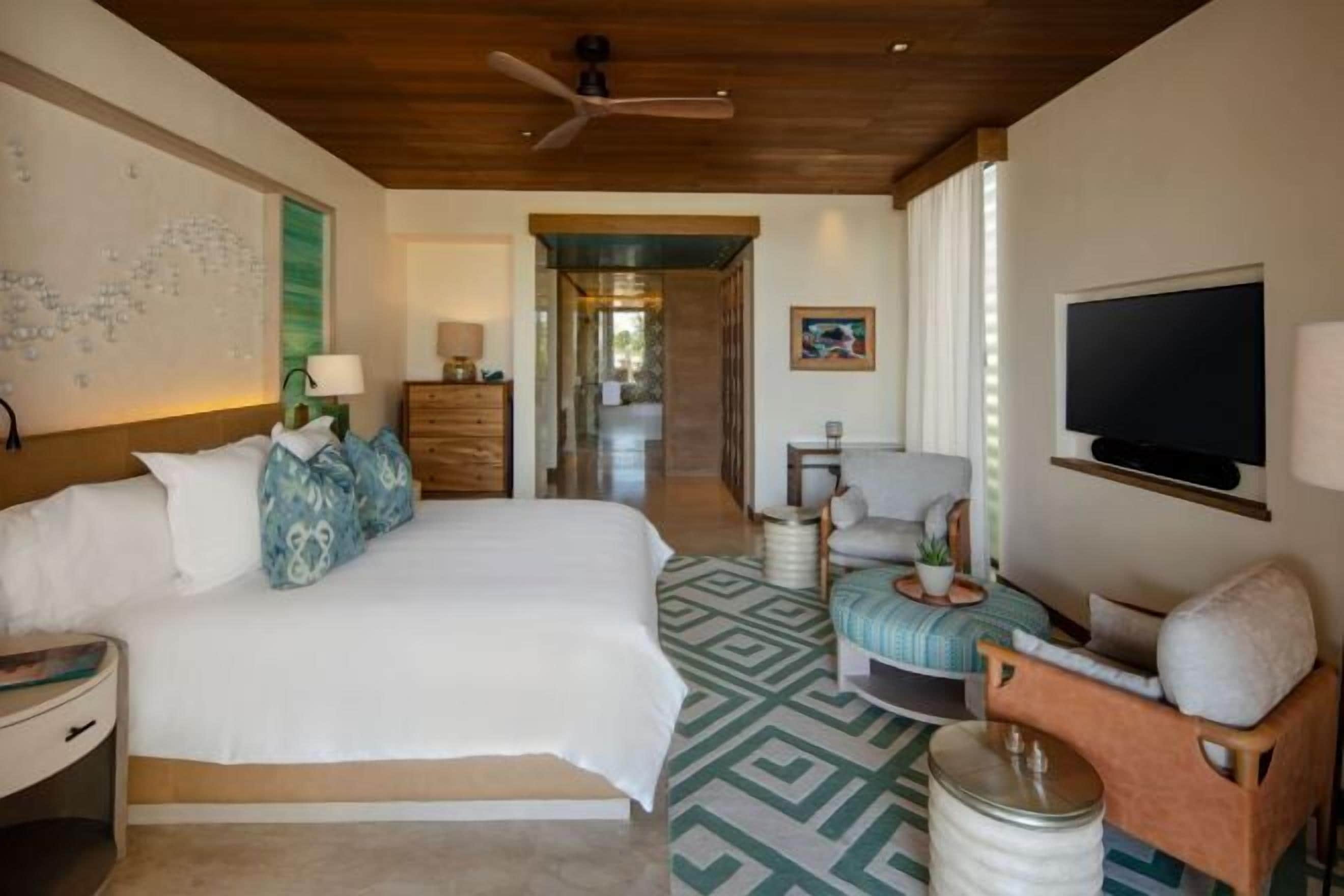 Premium bedding, Tempur-Pedic beds, minibar, in-room safe