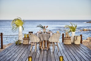 3 restaurants, breakfast, lunch, dinner served; Regional cuisine 