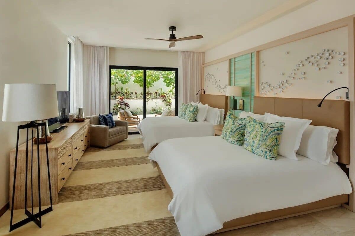 วิลล่า, 4 ห้องนอน, วิวสระว่ายน้ำ | เครื่องนอนระดับพรีเมียม, เตียง Tempur-Pedic, มินิบาร์