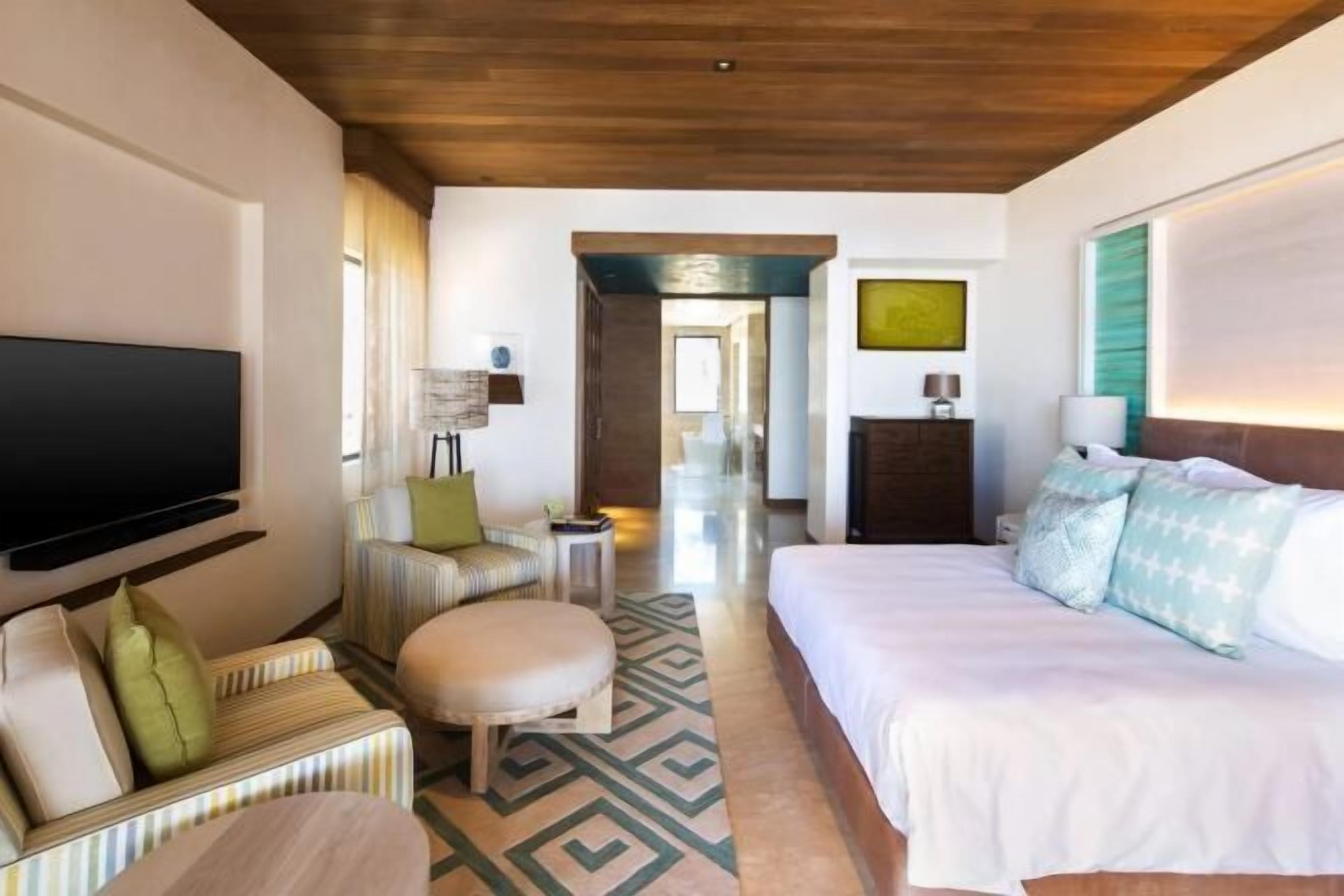 Premium bedding, Tempur-Pedic beds, minibar, in-room safe