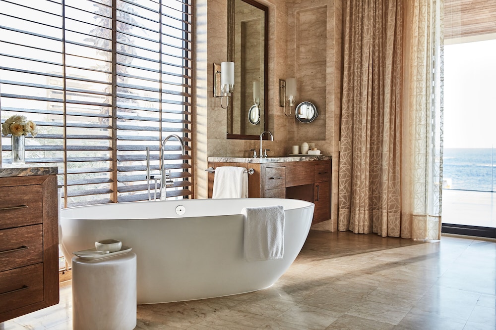 Chileno Bay Resort & Residences, Auberge Collection by null