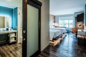 Desk, blackout drapes, iron/ironing board, free WiFi - Cambria Hotel McAllen Convention Center (McAllen)