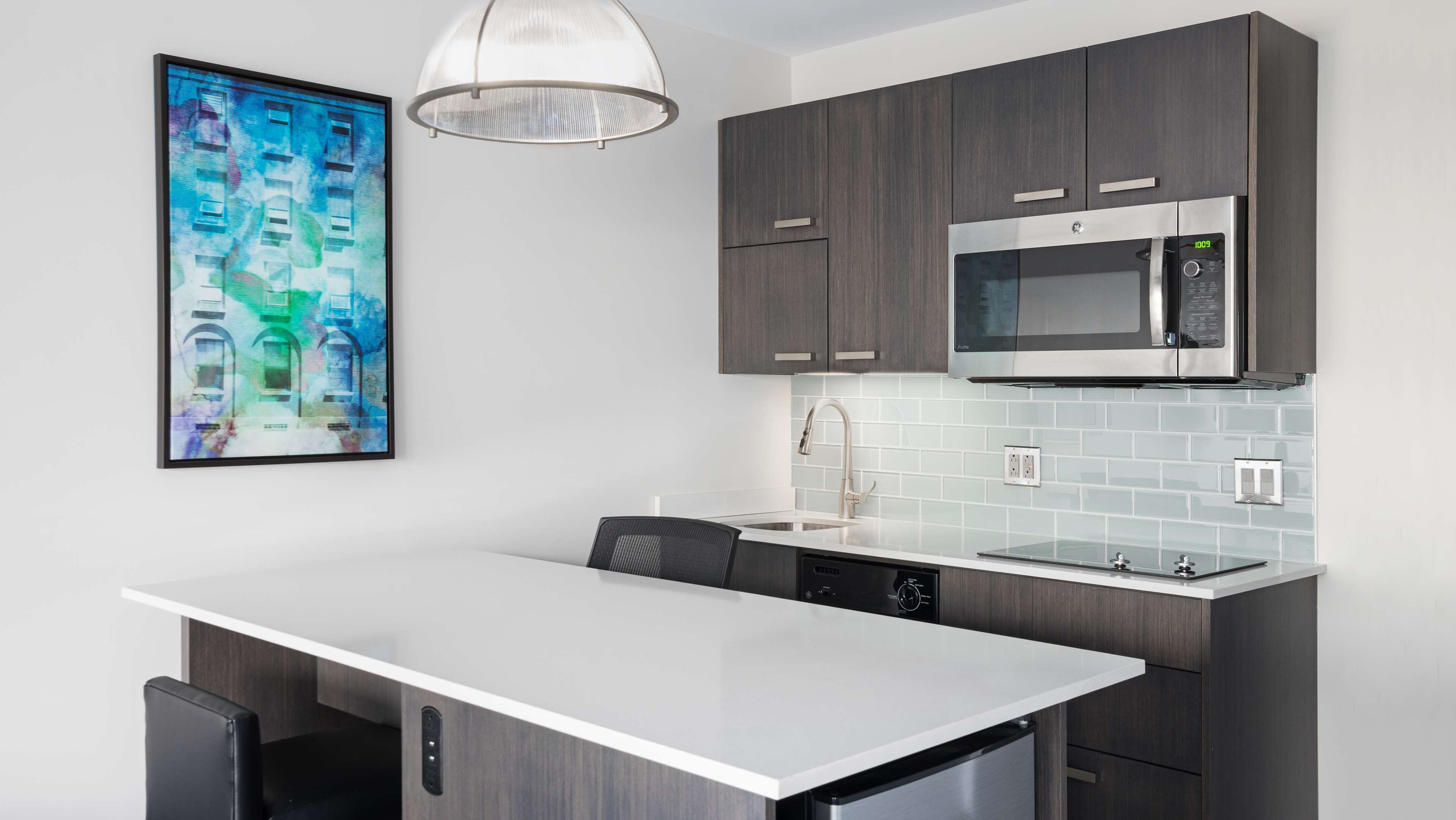 microwave, coffee/tea maker