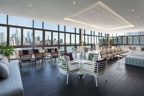 2 bars/lounges - Hyatt House Jersey City (Jersey City)