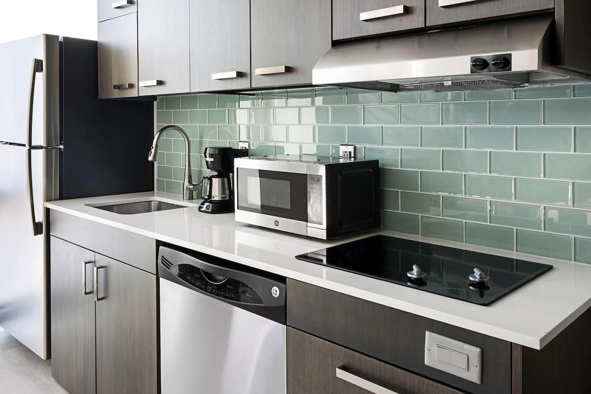 microwave, coffee/tea maker